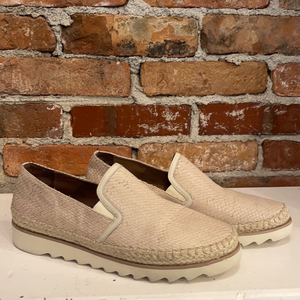 Donald J Pliner size 7.5M espadrille slip on shoes! Truly stunning